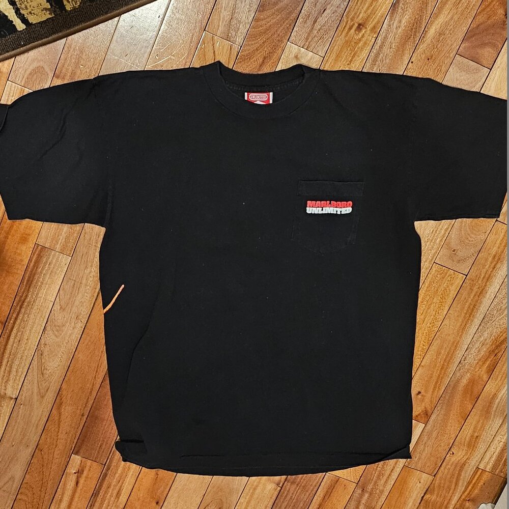 Vintage Marlboro Adventure Team Gecko 90's Pocket T-Shirt Size XL Single Stitch